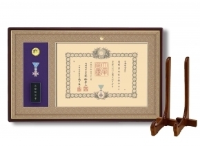 4035勲記勲章額(勲章収納箱セットタイプ)595×420mm※額立て付き(茶ドンス)