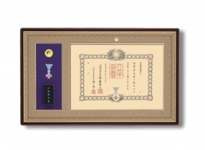 4035勲記勲章額(勲章収納箱セットタイプ)595×420mm(茶ドンス)