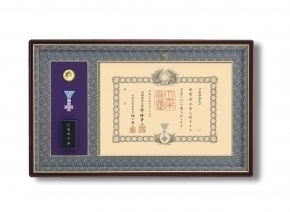 4035勲記勲章額(勲章収納箱セットタイプ)595×420mm(紺ドンス)