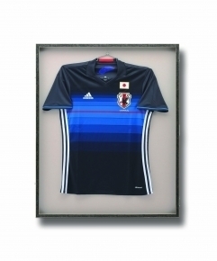 木製・前面が開く・専用ハンガー付き ■5606ユニフォーム額(892×732mm)